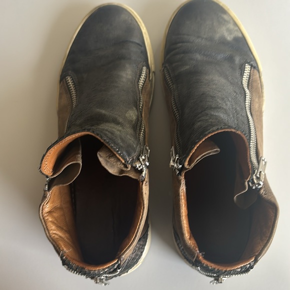 Women’s Italian leather zipper sneakers size 9 EU 39 bought in Italy - Picture 5 of 8